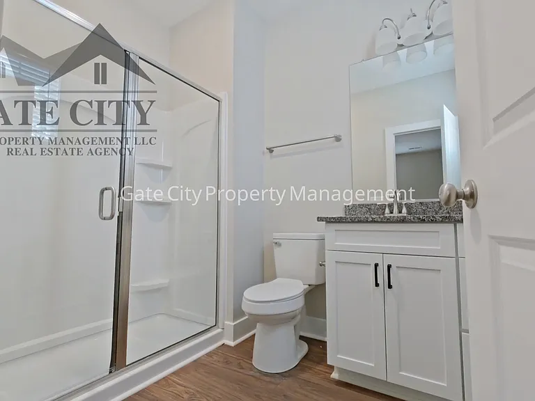 306 Oakwood St #B — Photo 9