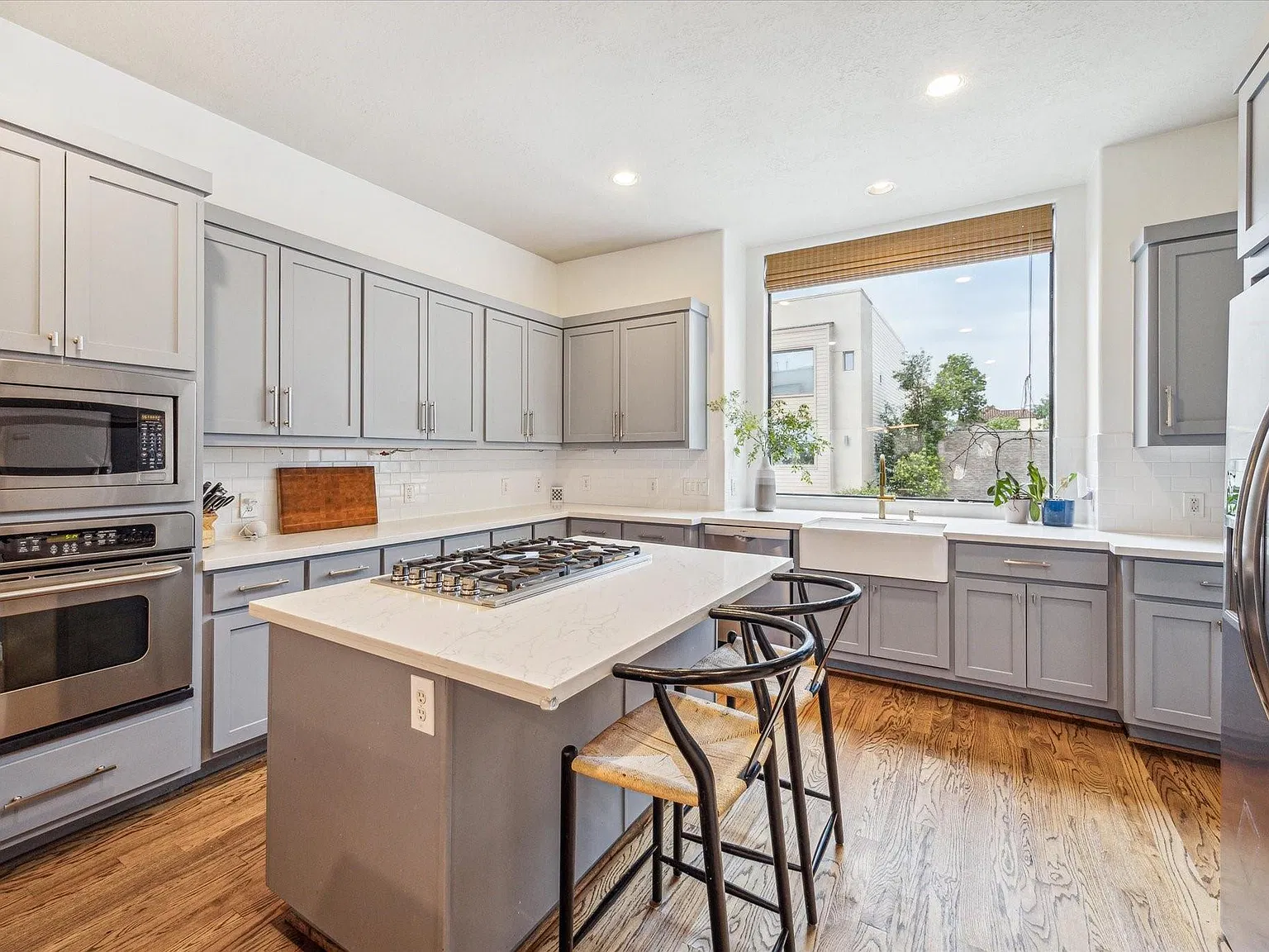 3 bed, 3.5 bath, 2478 sqft, $4,500 — Photo 4