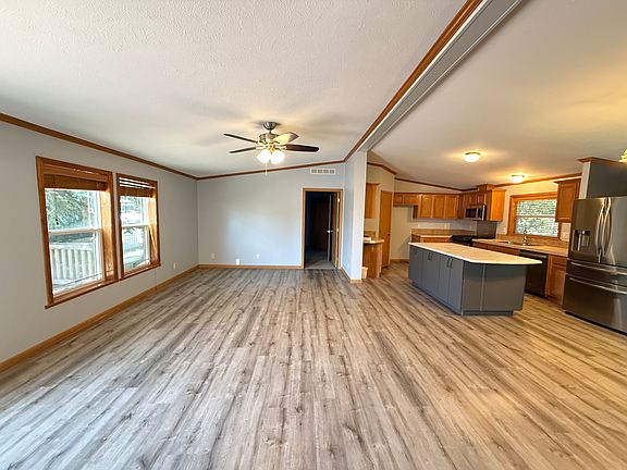 4th image of 366 S 2nd St