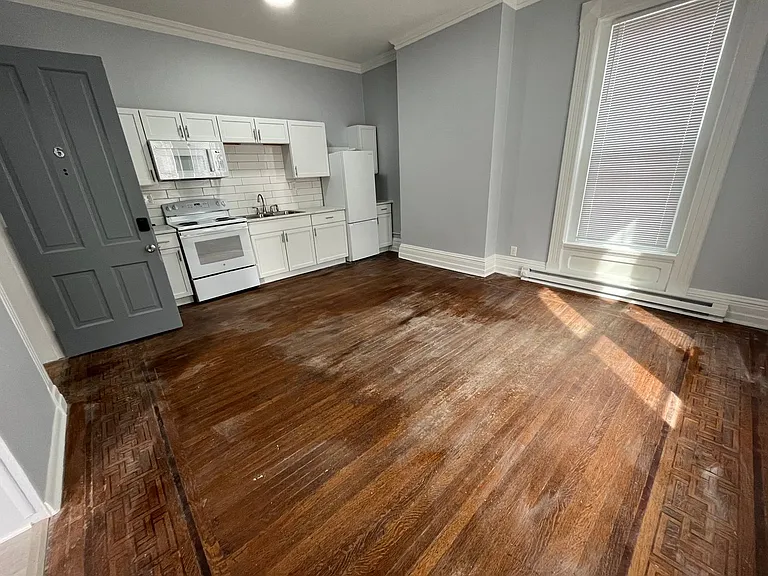 920 Main St — Photo 3