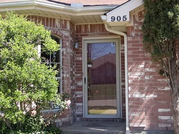 2nd image of 905 Applewood Dr