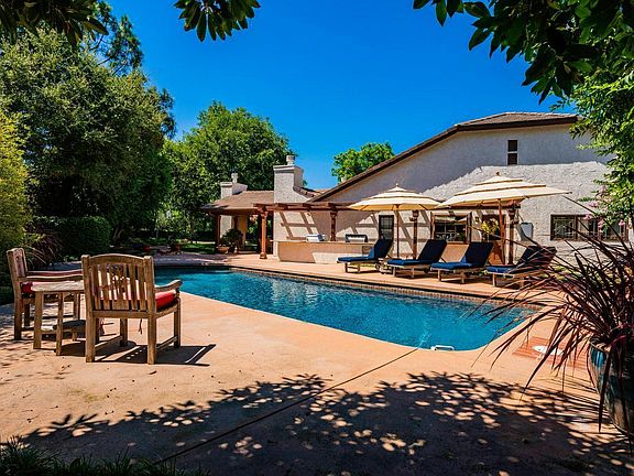 3rd image of 5703 Willowtree Dr