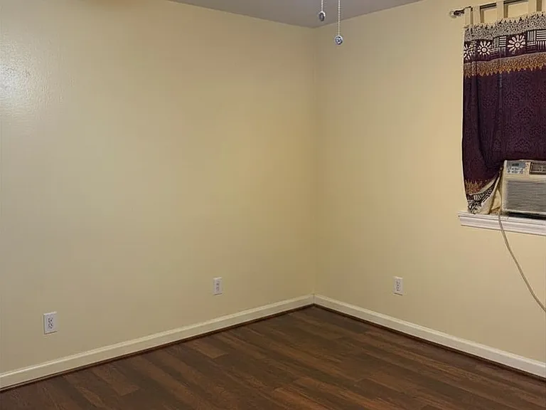 6414 Akron St — Photo 9