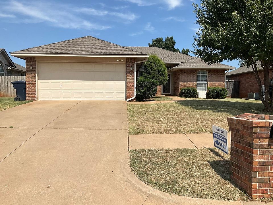 1st image of 6821 NW 135th Cir