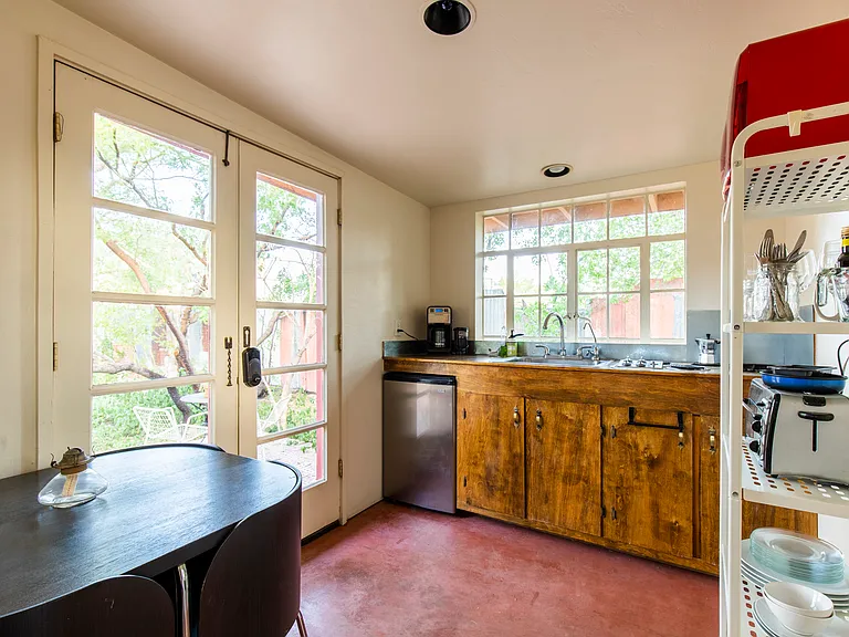 828 S Russell Ave — Photo 9