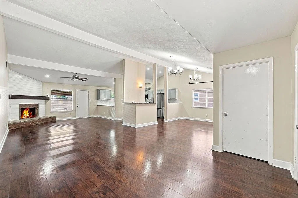 3 bed, 2.0 bath, 1989 sqft, $1,800 — Photo 3