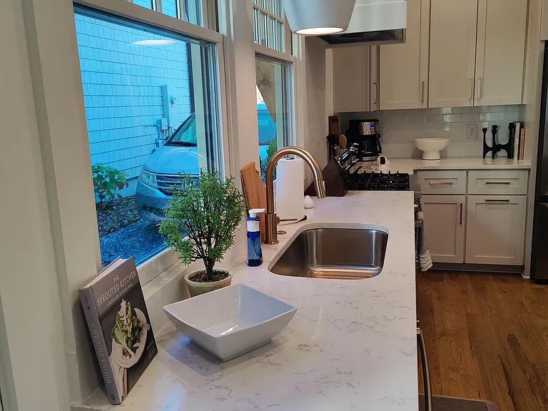 255 Kelmscott Ln — Photo 6