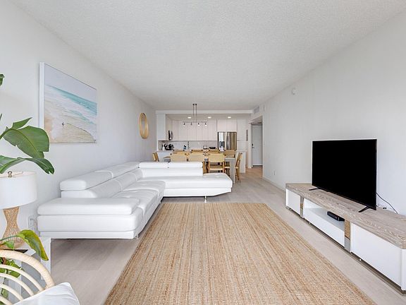3rd image of 19370 Collins Ave APT 1227