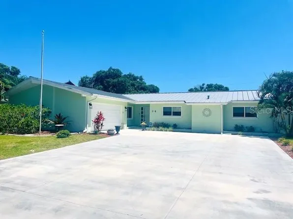 809 Jacaranda Dr, Largo, FL 33770