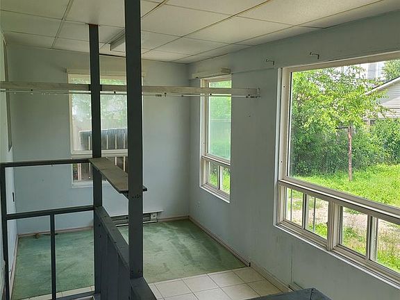 5th image of 1674 Parent Ave