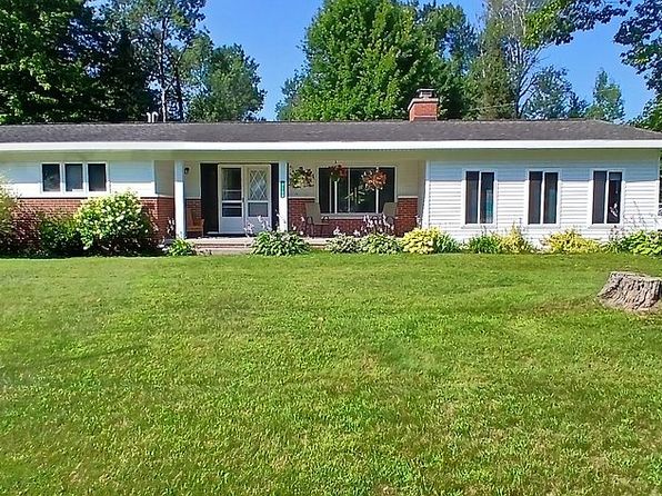 3150 Pinetree Dr