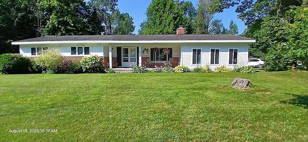 3150 Pinetree Dr photo 1