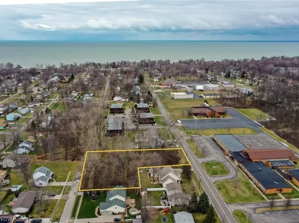 Robinwood Ave, Sheffield Lake, OH 44054