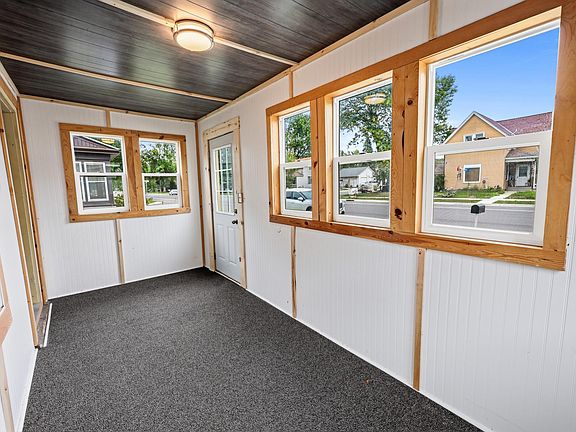 3rd image of 413 4th St NE