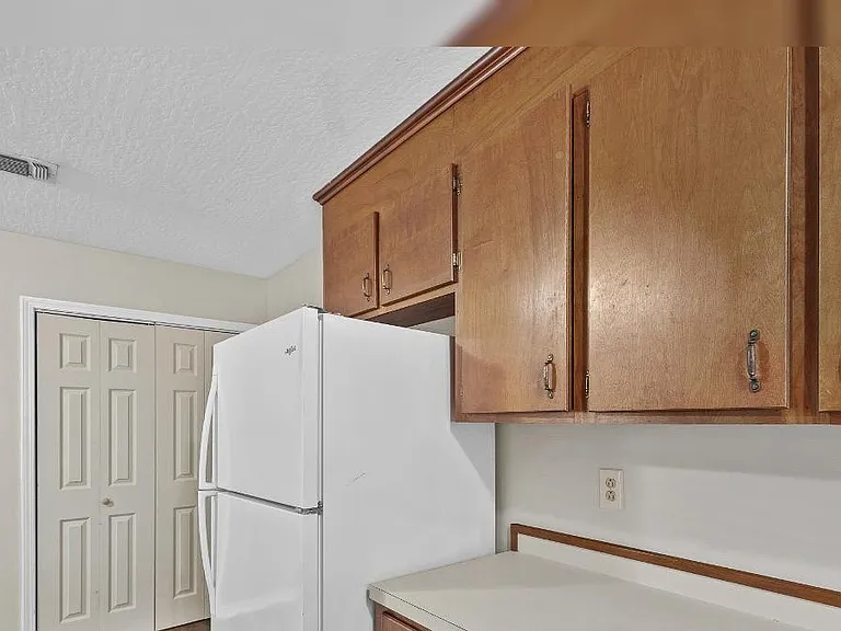 69 Hickory Knl #2 — Photo 10