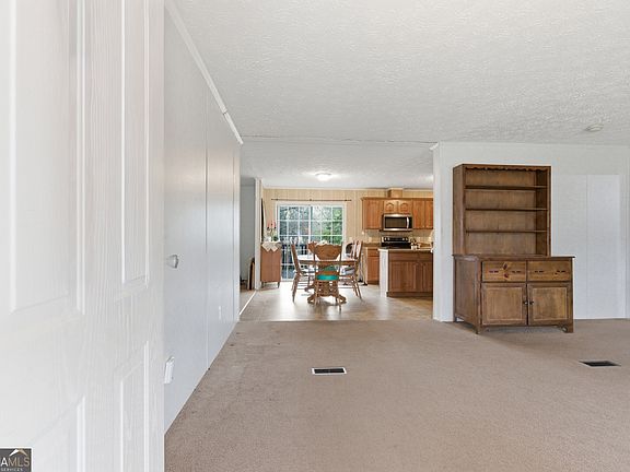 3rd image of 611 Dooley Rd