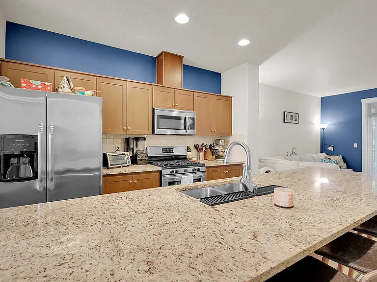 184 NE 79th Ave — Photo 3
