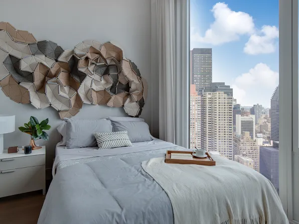 222 East 44th Street 14J image 3 of 12