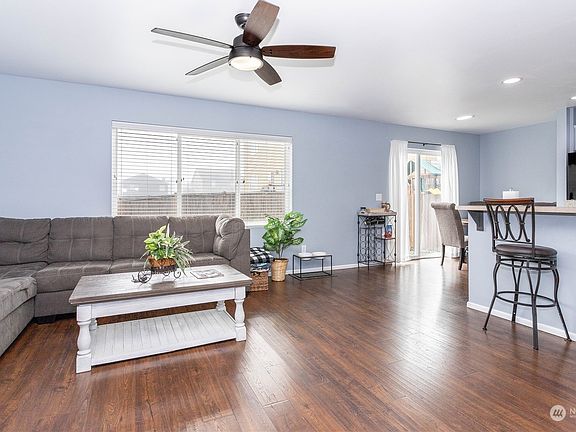 5th image of 1906 200th Street E