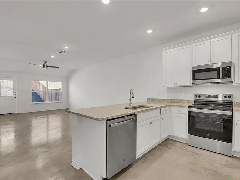 1211 Concord Dr — Photo 8