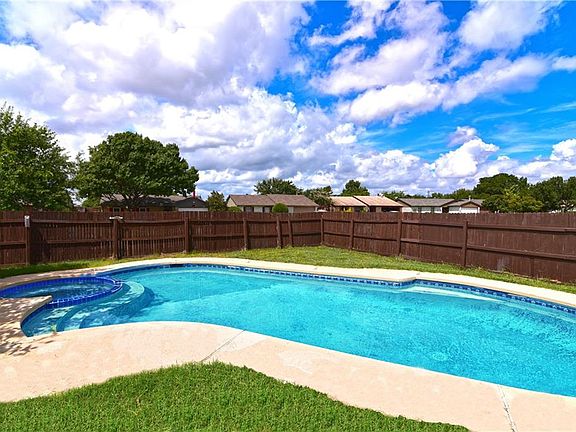 4th image of 425 Green Canyon Dr