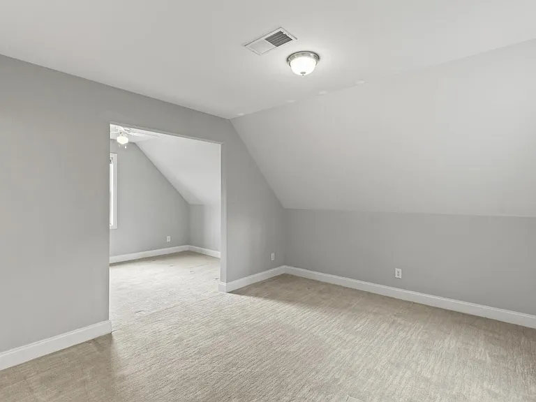 2505 Eastway Dr — Photo 16