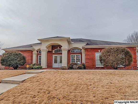 2nd image of 212 Greenlawn Dr NE