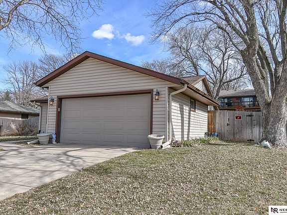 3rd image of 720 Rockhurst Dr