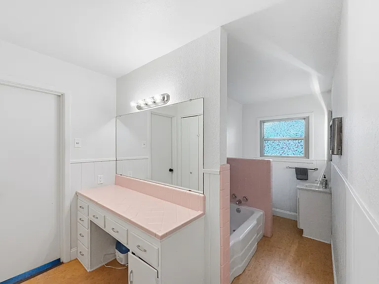 2137 Lenamon St — Photo 19