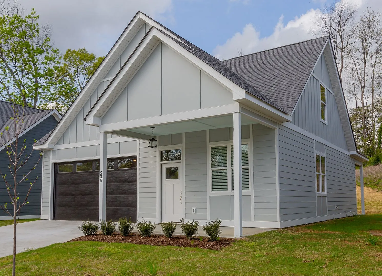 Modern 4 Bedroom Home in Red Bank — Photo 1
