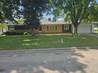 206 Darrell St, Henry, IL 61537