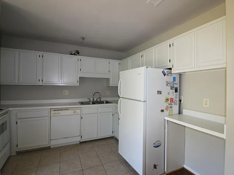 2833 Seclusion Ct #D — Photo 6