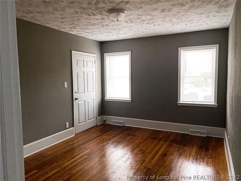 210 E 16th St #2 — Photo 5