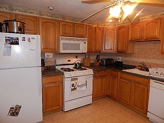 5th image of 42 Greenleaf Ave