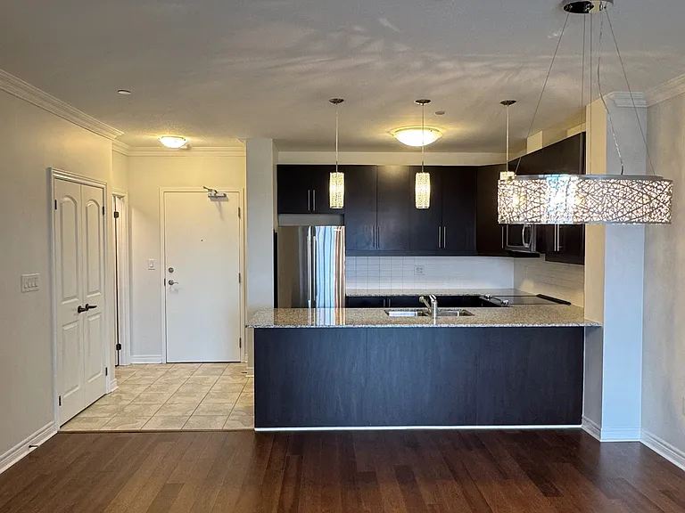 383 Main St E #422 — Photo 5
