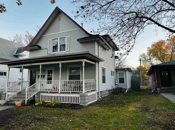 1135 Sumner St, Lincoln, NE 68502