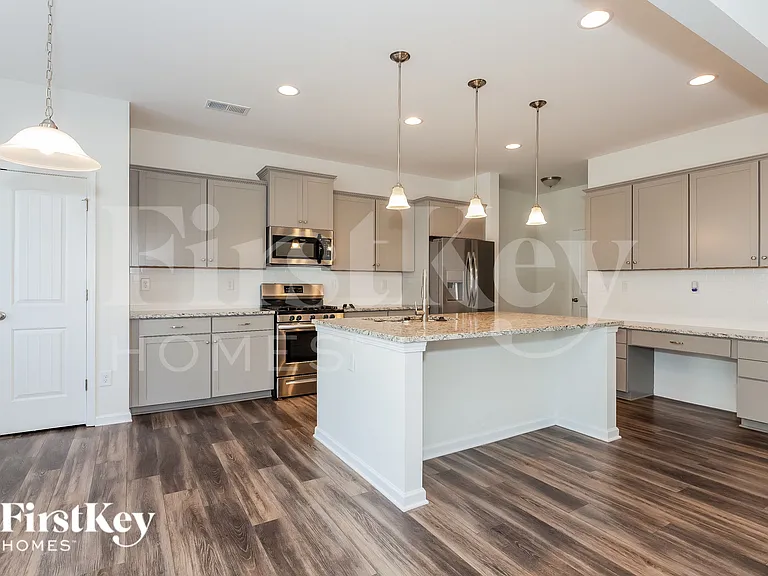 5521 Begonia St — Photo 6