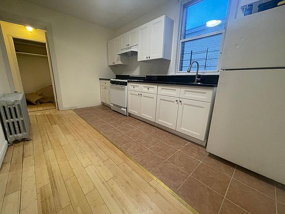3rd image of 3148 Grace Ave #1
