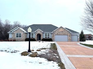 8732 Shadowood Trl, Racine, WI 53406