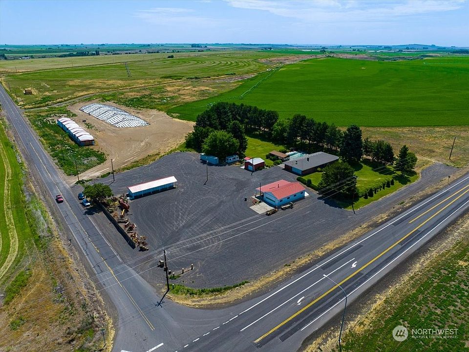 1st image of 805 S Highway 17