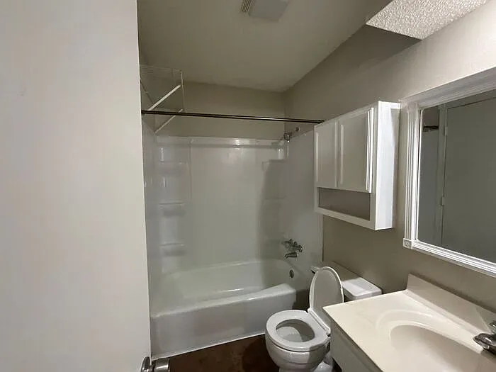11800 Caenen St — Photo 16