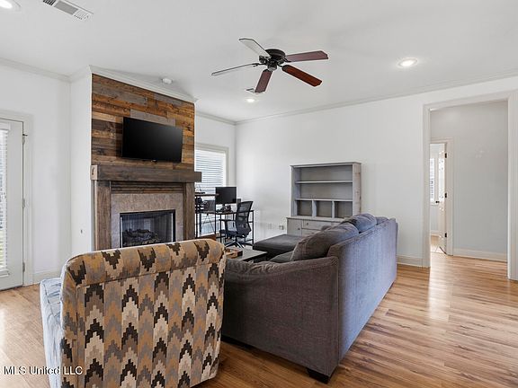 4th image of 812 Jason Cv