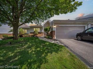 35100 Hillside Dr, Farmington, MI