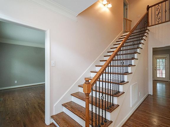 5th image of 524 Meadowsweet Ln