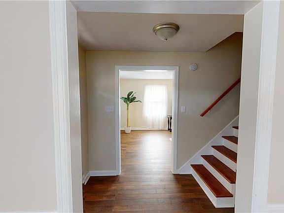 3rd image of 207 Yorkshire Blvd