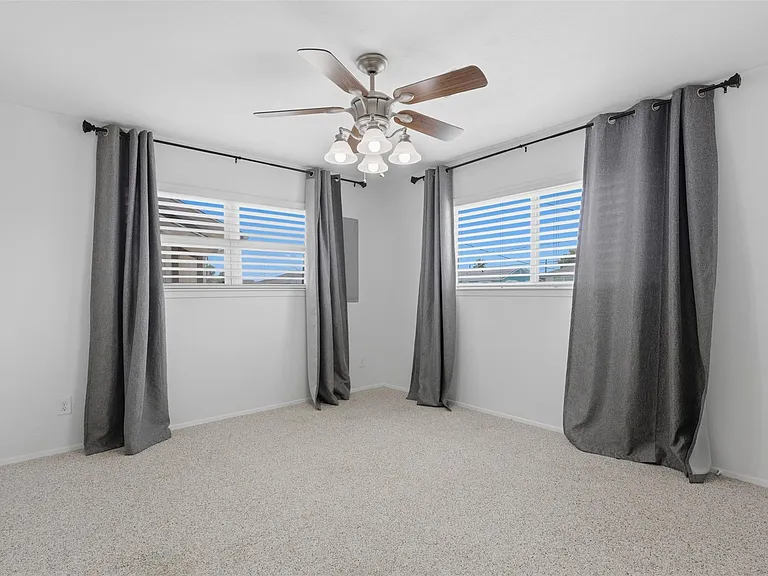 375 Ling St — Photo 10