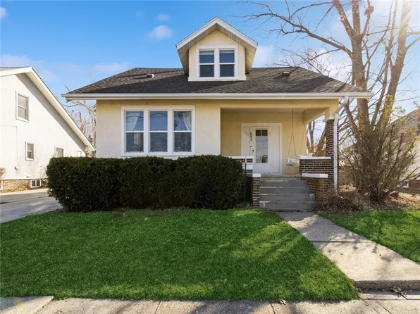 624 W 6th St S, Newton, IA 50208