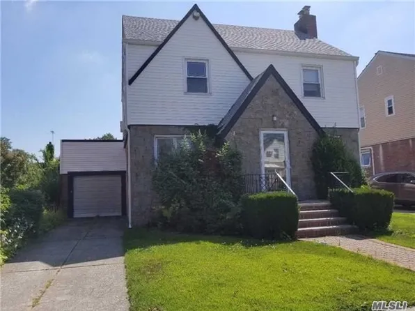 6927 181st St, Fresh Meadows, NY 11365