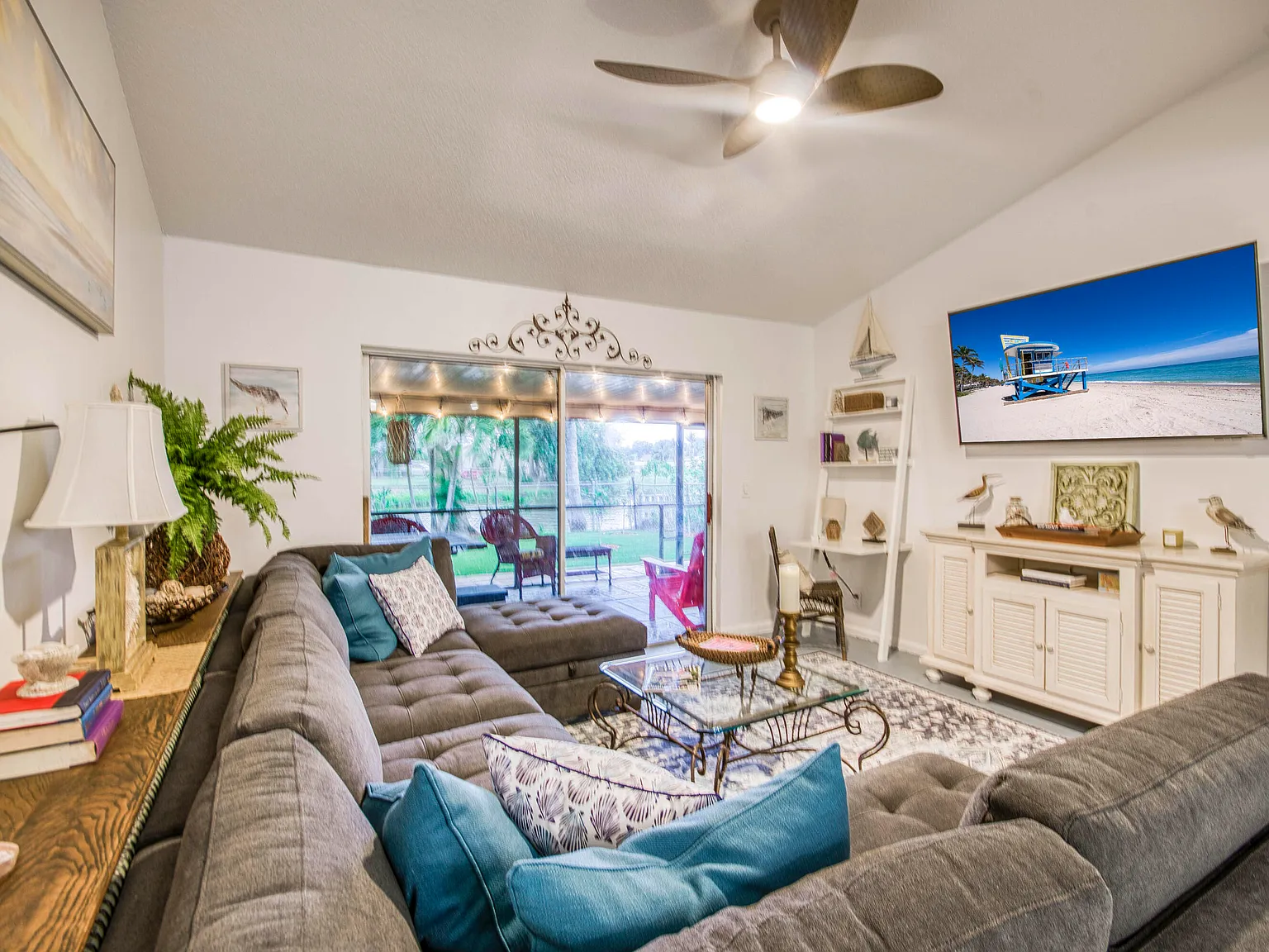 2 bed, 2.0 bath, 1049 sqft, $2,200 — Photo 4
