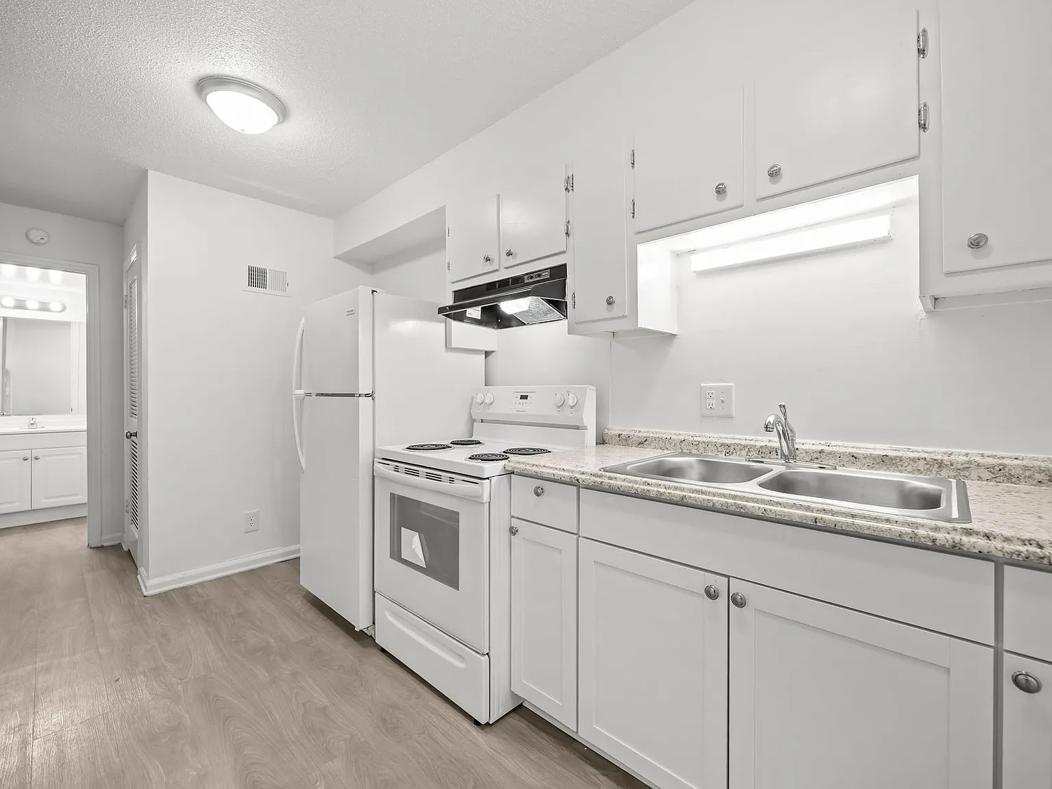 1 Bedroom/ 1 Bath apartment — Photo 1